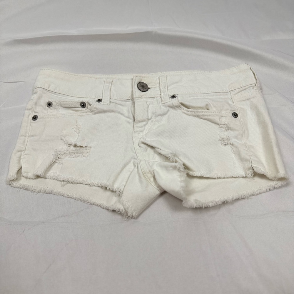 American Eagle White Distressed Low Rise Denim Shorts – Size 0 (Y2K Festival)